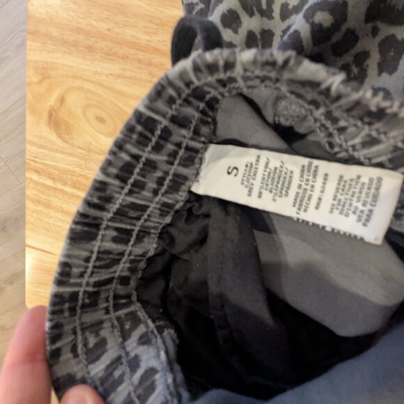 Celebrity Pink Juniors Cheetah Gray Elastic Waist Zip Pocket Joggers-Size S - Picture 5 of 5